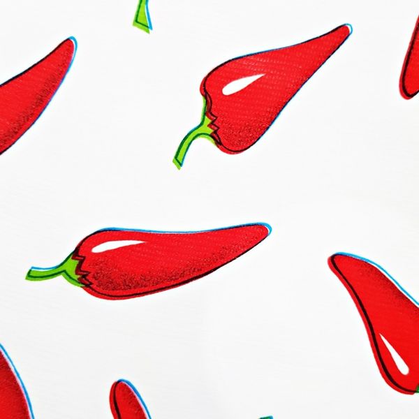 Voksduk r&oslash;de chilier p&aring; hvitt