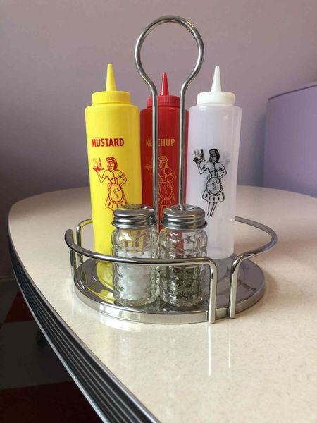  Ketchup og sennep flasker